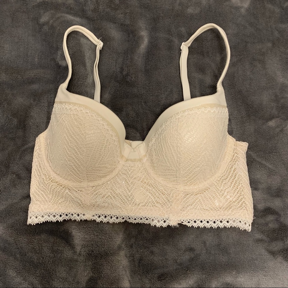 Victoria Secret Bra in the size 32C but not true to the size it fit me at 32B